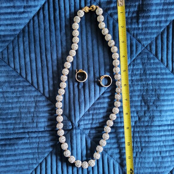 Vintage white enamel Monet necklace and earrings - Picture 1 of 4